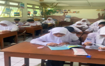 Kamis Literasi: Menjelajah Tanpa Melangkah